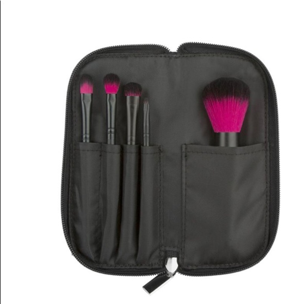 COLOR ME FUCHSIA BRUSH SET
